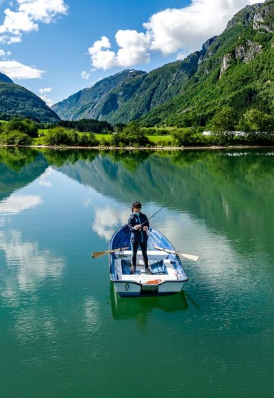 woman-fishing-on-a-boat-XM5YGAE-resize.jpg woman-fishing-on-a-boat-XM5YGAE-resize.jpg